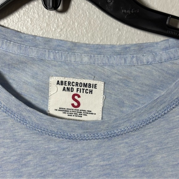 Abercrombie & Fitch Men‎ Light Blue Casual T-Shirt size S. - Picture 3 of 6